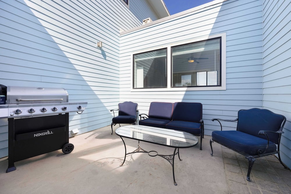 2 Oceanfront Homes w/ Rooftop Deck, Views & Steps to the Sand