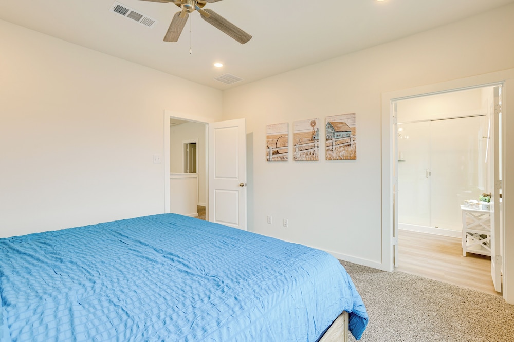 Family-friendly Home w/ Yard in Hockley!