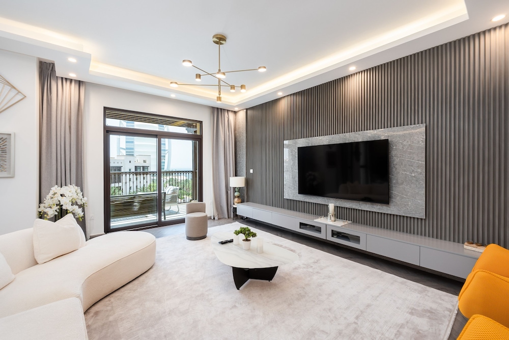 Modern 4BR w Full Burj Al Arab View Pvt Rooftop
