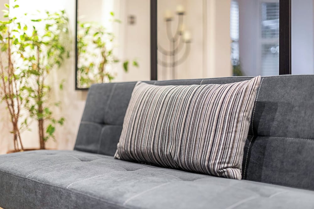 Richmond Hill Top Apartment