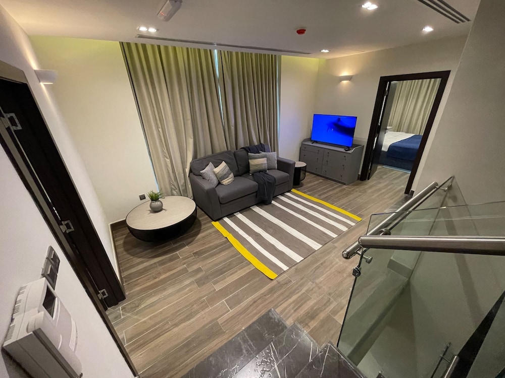 Best Townhouse On Jcv 4 Bedrooms With Jacuzzi