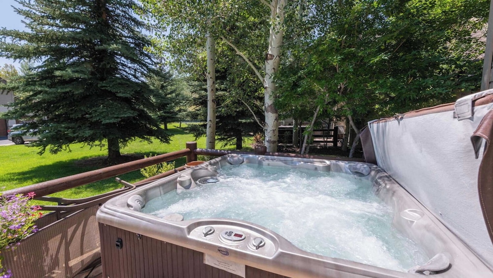Jupiter Peak by Avantstay Near Deer Valley Base w/ Hot Tub!
