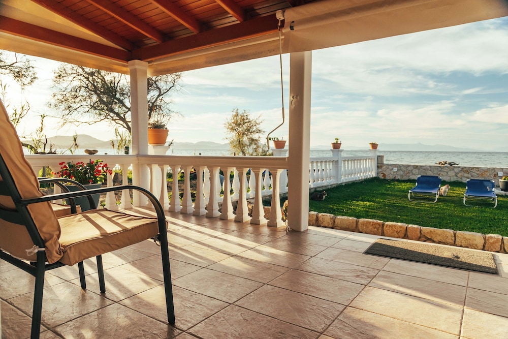 Sea Breeze Oasis-Tranquil Coastal Escape
