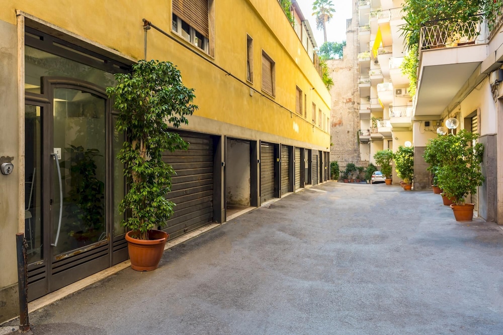 Crispi 36 - Cozy Flat and Terrace by Napoliapartments