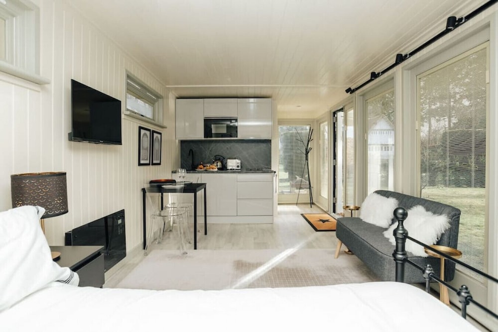 Cuckoo s Hideaway - From 75 Per Night view 3