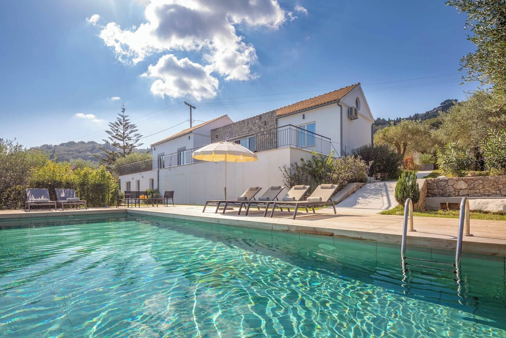 Villa Apanemia Mare