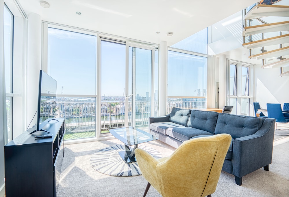 Jibbs Corner Penthouse Apartment