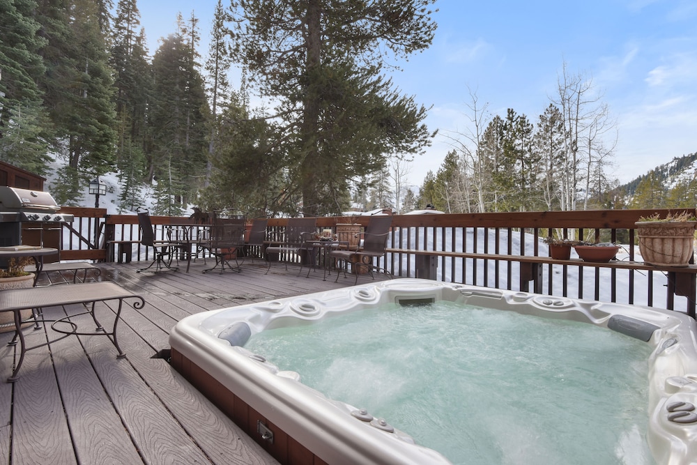 Lake Tahoe Vacations - Wulf's Lodge at Squaw Valley - Property Image 10