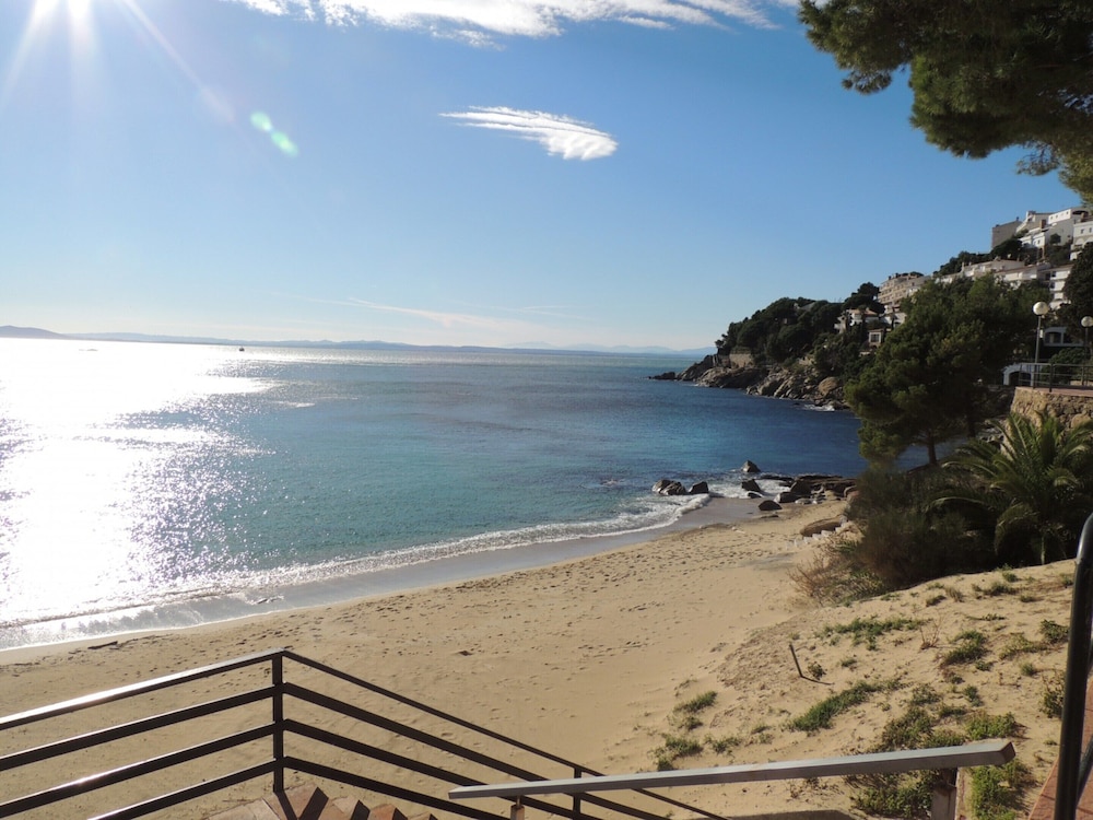 Apartment in Roses Near Sand Beach