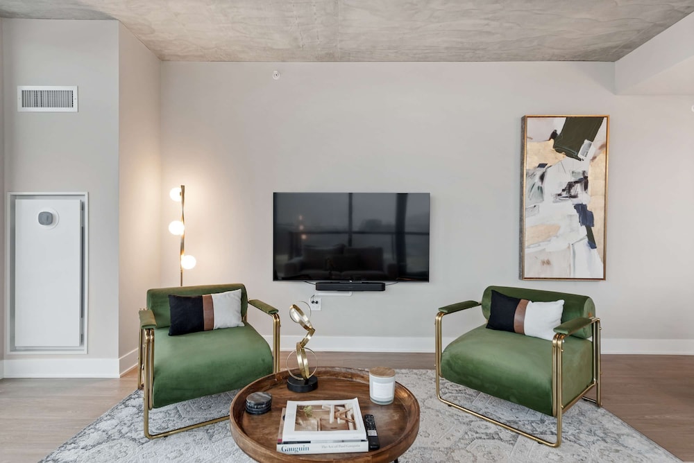 West Loop Group Hub 3 Modern 2BR Apartments