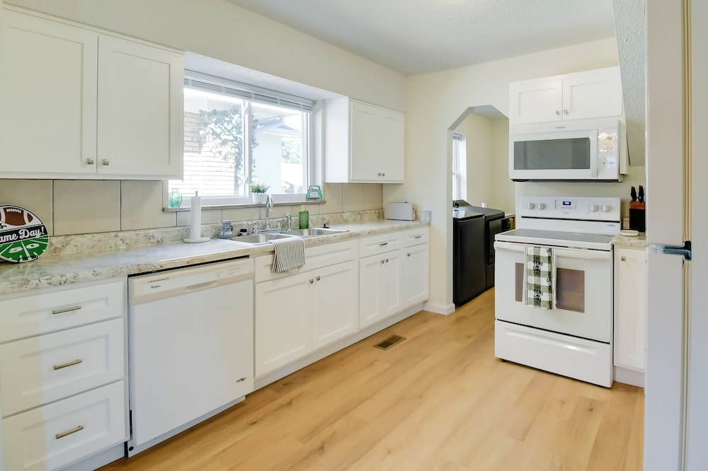 Walk to Ritter Park: Renovated Home Near Marshall!