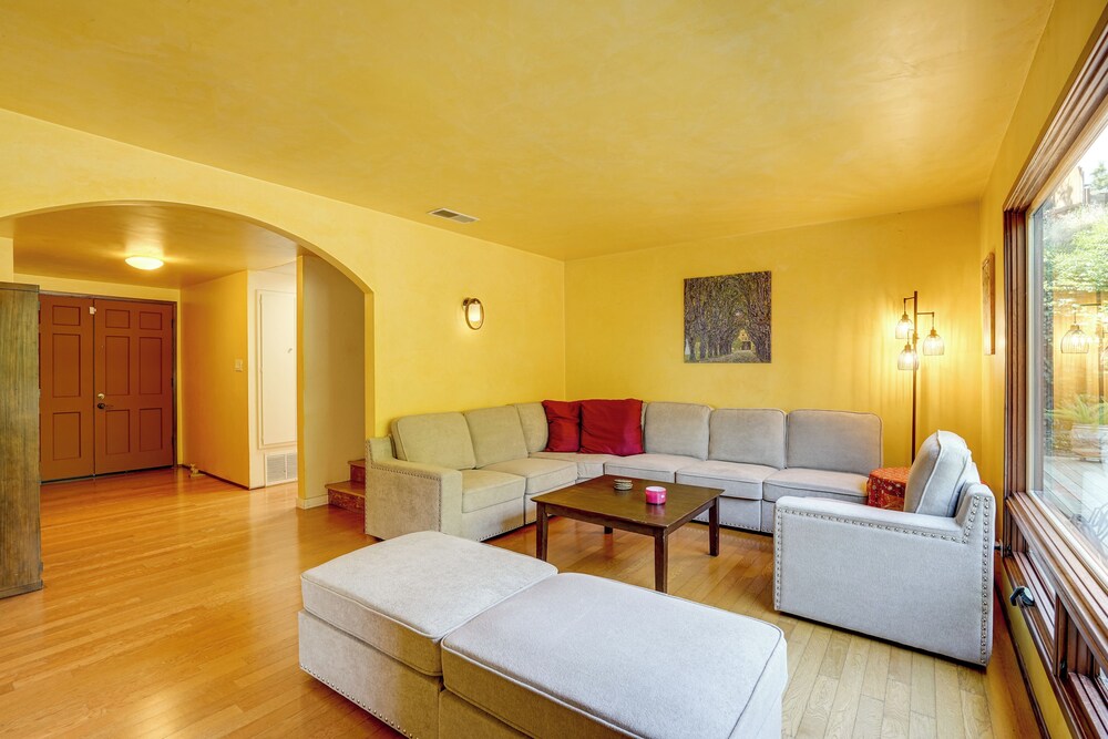 Near Golf, Trails & Parks: Lush Pinole Retreat