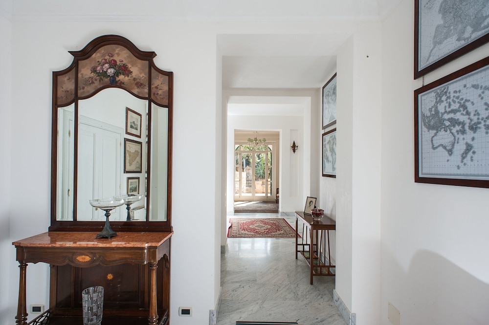 Villa in Paceco With Pool and Countryside Views