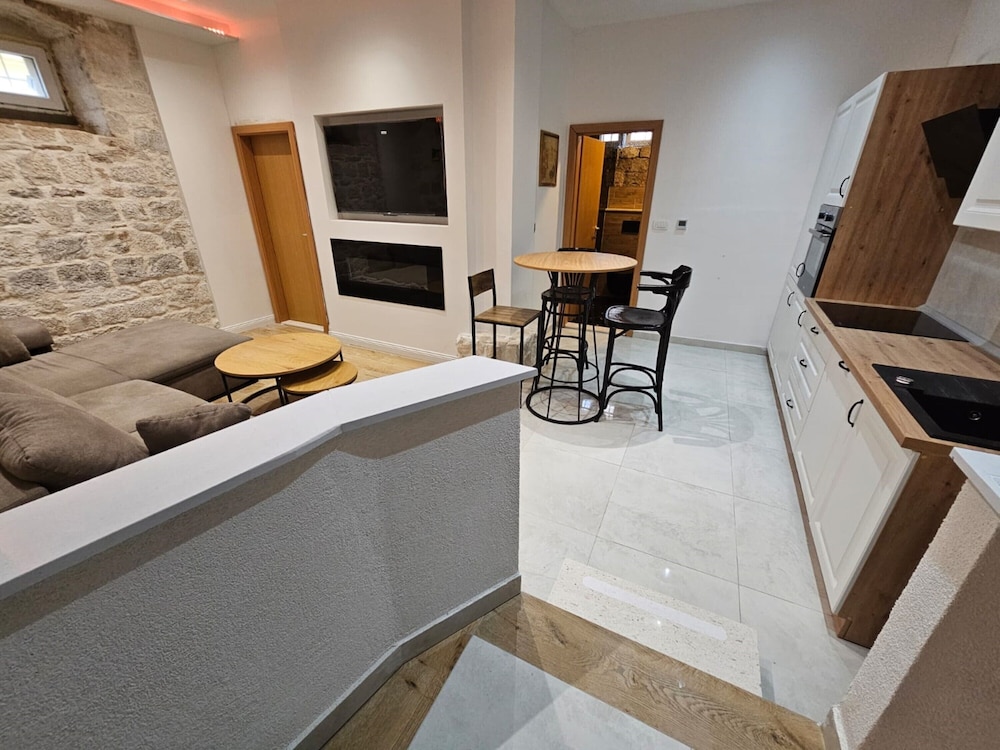 Apartment Antonio, on the Seafront With Garden