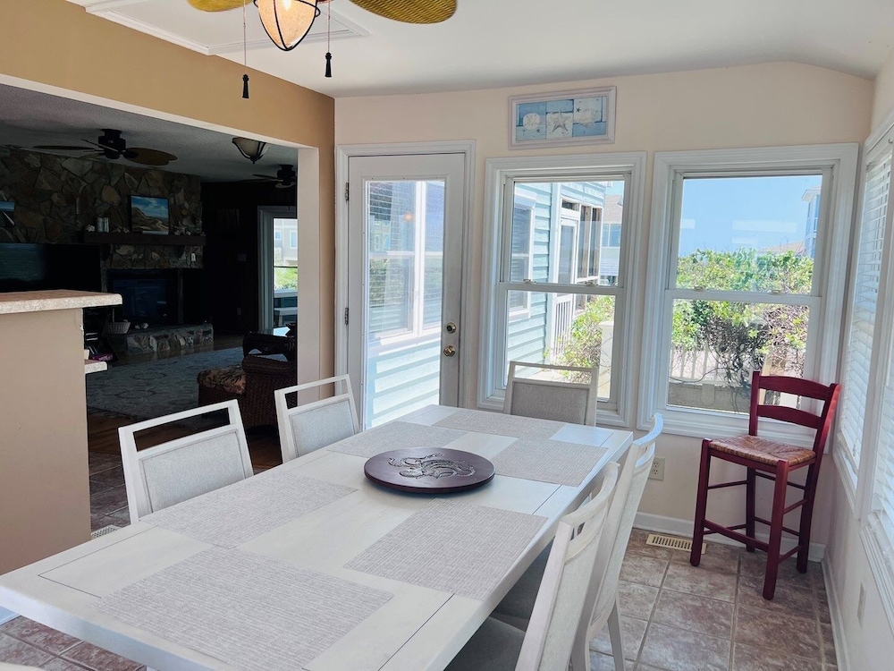 Fore Shore West- 4 Bedroom Home by RedAwning