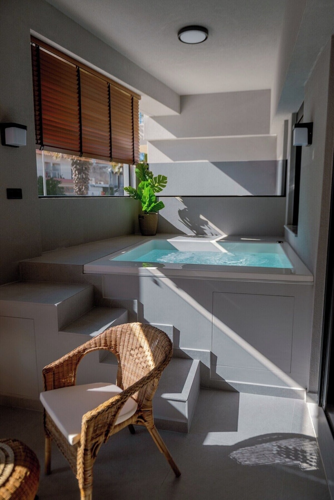 G B Urban Spa by Cretanhouses