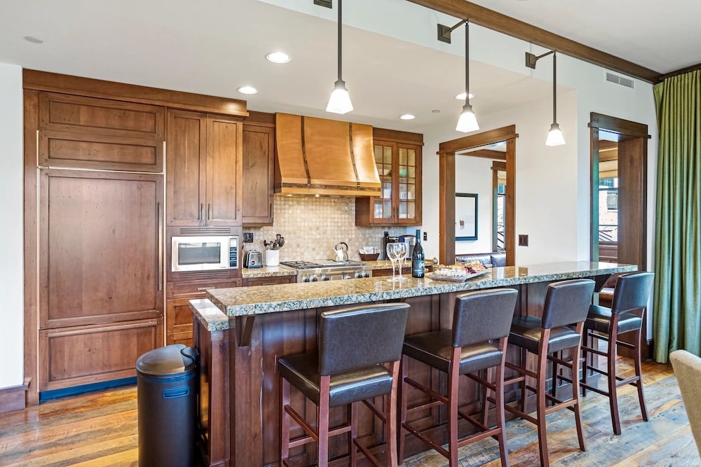 Arrowleaf Lodge at Deer Valley Resort - Three Bedroom Residence #203 3 Condo