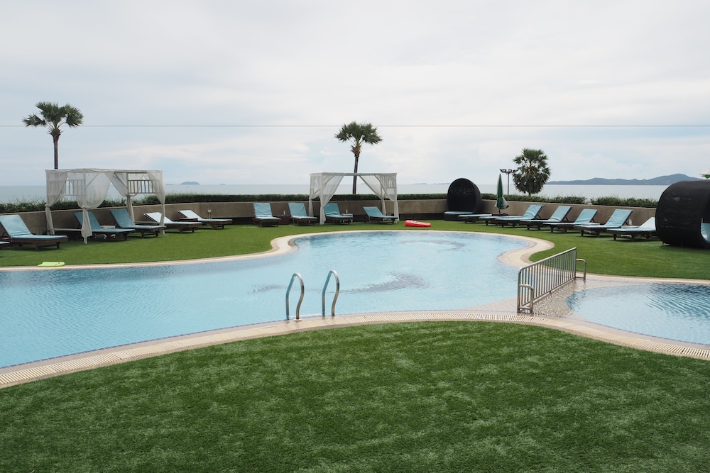 GRAND JOMTIEN PALACE HOTEL