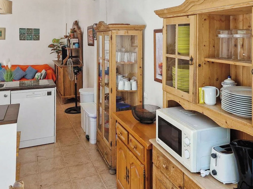 House With Exclusive Pool and Garden 7 min Walk From the Beach and the Center