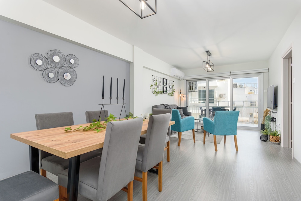 Amore 2-BR Apt By Finikoudes