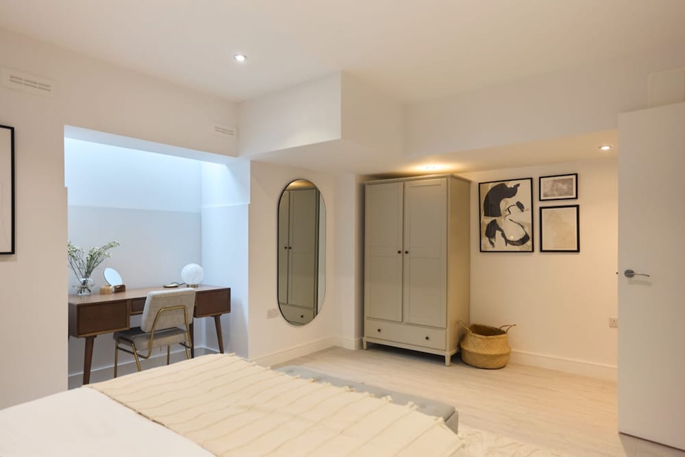The Kingswood Place - Modern 2bdr With Terrace