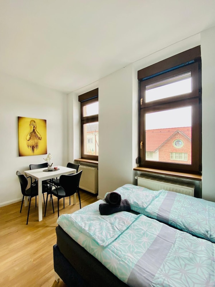 4BR Apartment for 15 Near Danube