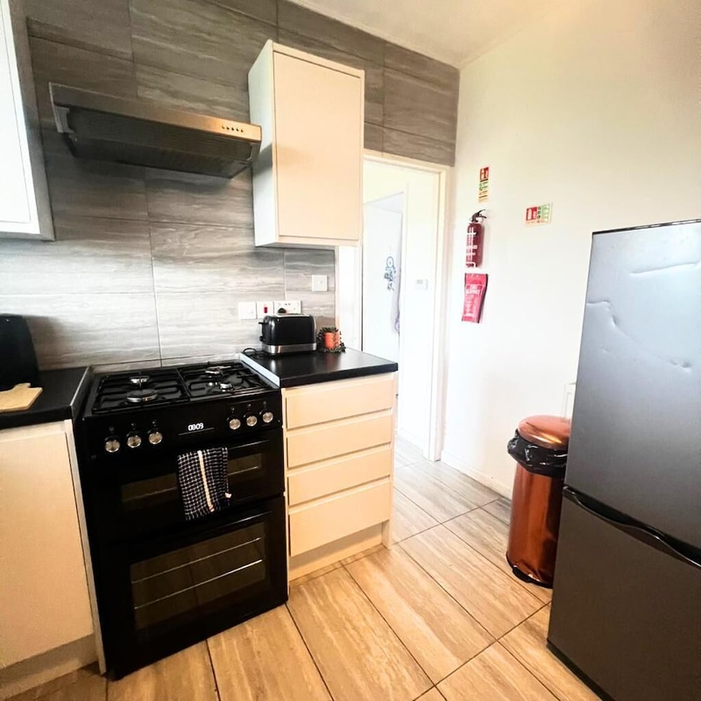 Central London Modern Apartment With 3 Bedrooms
