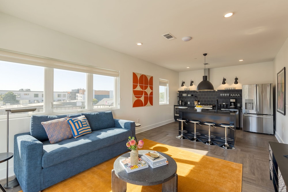 The Carter 405 by Avantstay 4BR Balcony