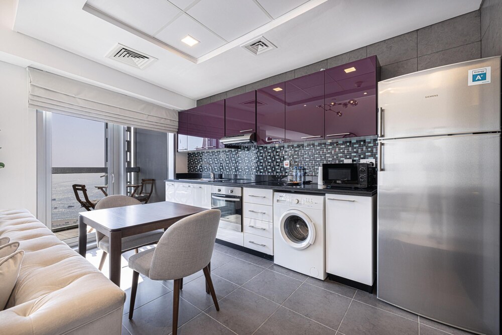 Stunning 1-bed in the Iconic Cayan Tower