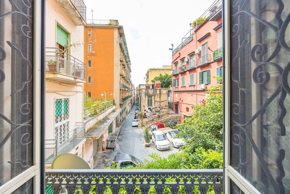 Smooth Vibes at Chiaia by Napoliapartments
