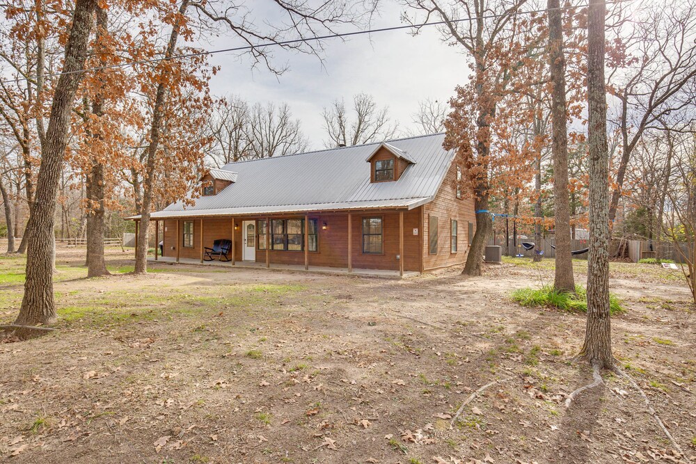 Near Lake Fork: Home w/ Fire Pit in Yantis!