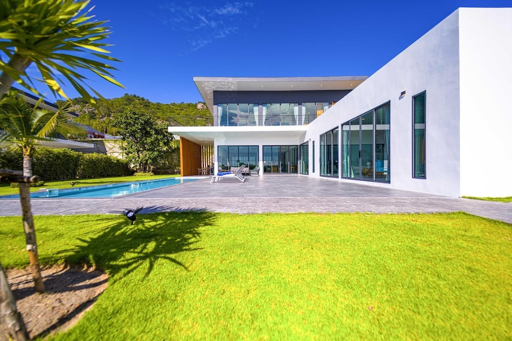 Luxury 5 Bedroom Pool Villa KH-C1