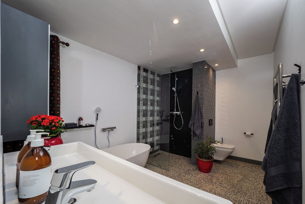 Boutique Ocean Views incorporating Wend