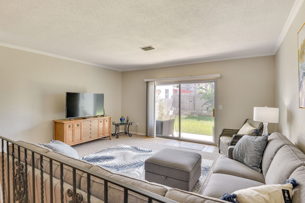 Florida Getaway - Balconies, Grill & Near Beaches!