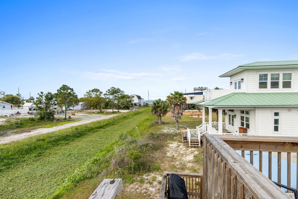 Pet Friendly Beach House - Hakuna Matata