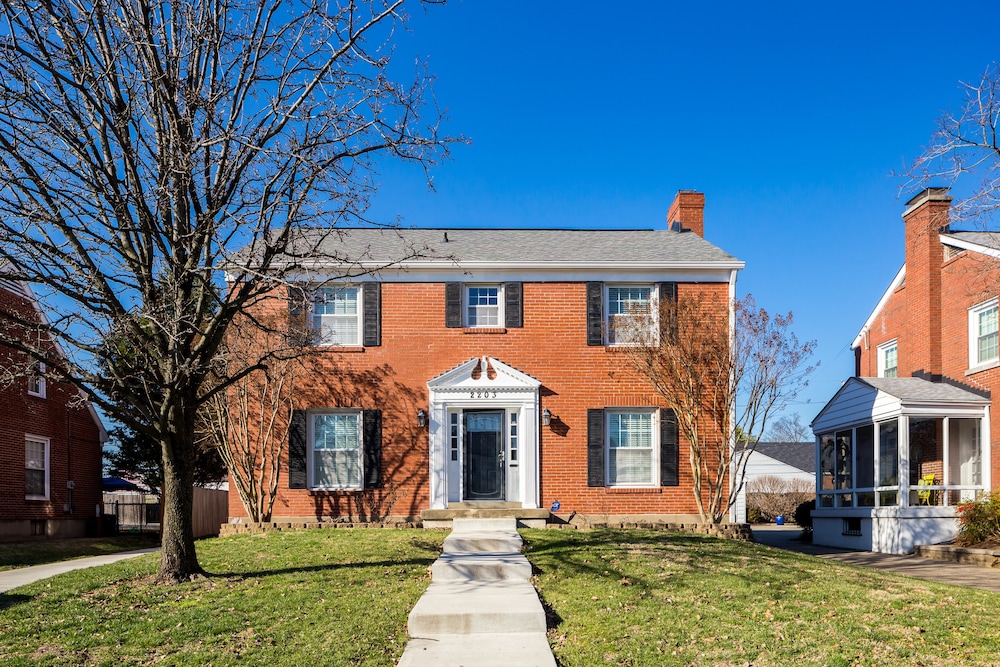 Spacious 6BR /2.5 Bath in Highlands! - Image 1