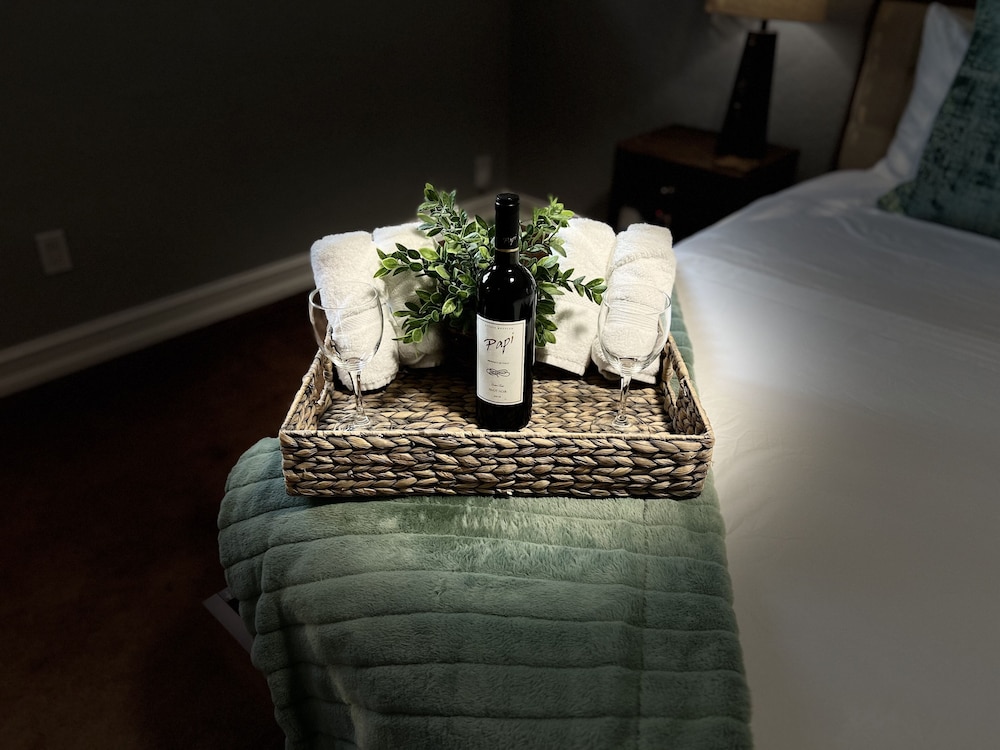 Stunning 3-bed House in Hollywood With hot tub - Image 3