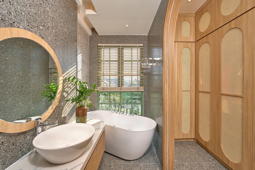 Luxury 4 bedroom Solar Villa
