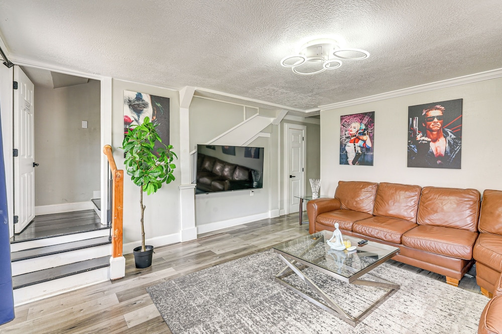 2 Mi to Dtwn: Walkable Apt in Houston!