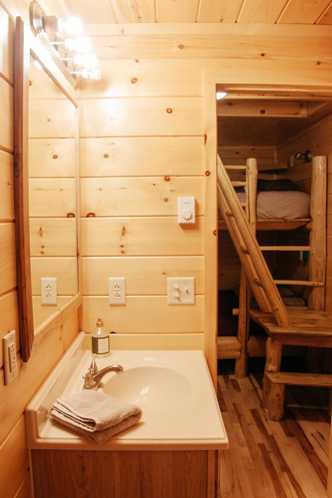 Wellnesste Lodge and Cabin Rentals