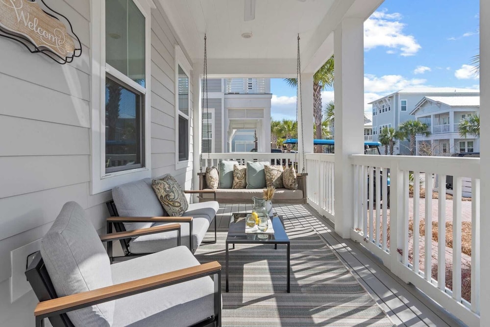 Walk to the Beach, Pool, 5bdr, 3 Porches Beach Sea-ker's Retreat by Avantstay