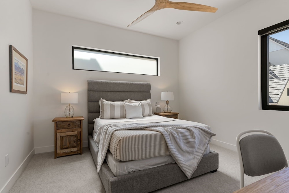 Lula Bay Lagoon House 8 Bedroom Home