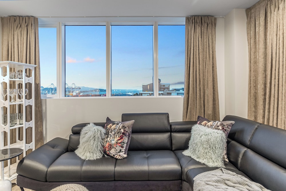 Modern 2BR Penthouse for Families by Zodiak Stays