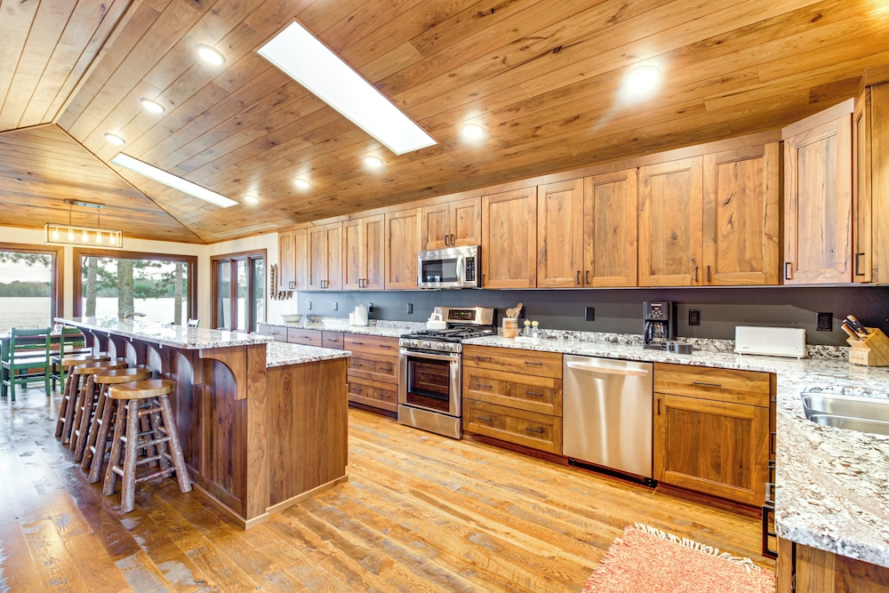 Short Drive to Itasca State Park - Waterfront Home