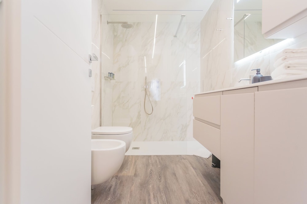 Modern & Stylish Apartment in Como City by Rent all Como