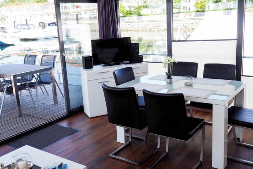 Houseboat in Boltenhagen