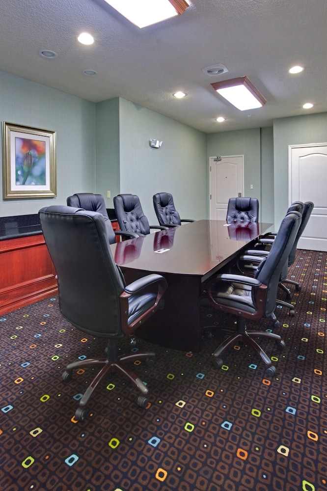 Grants Vacations - Holiday Inn Express Hotel  Suites Grants - Milan, an IHG Hotel - Property Image 5