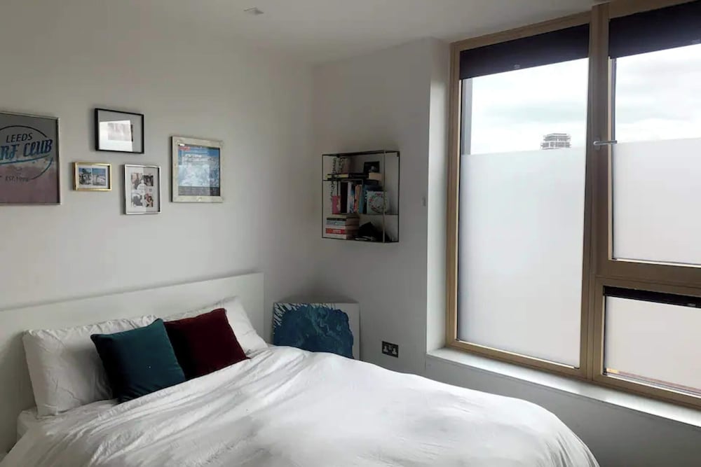 Stylish 2BD Flat With Private Balcony - Battersea