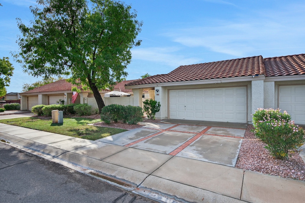 Tempe Oasis With Fire Pit & Bbq Lounge 2 Bedroom Home