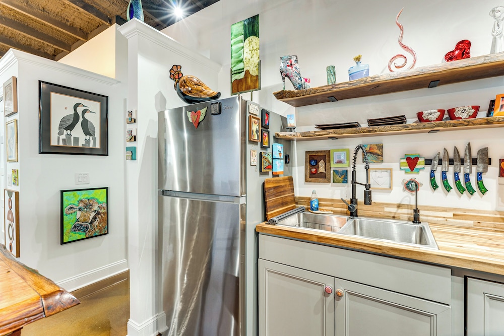 'arboco' Downtown Murphy House w/ Courtyard!